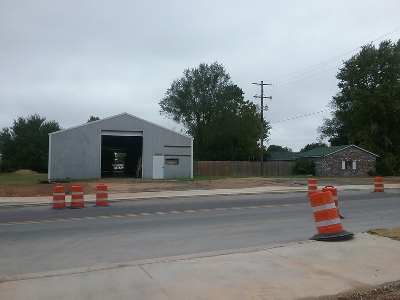 More Photos Of 909 McClure Ave, Lowell Service For Sale