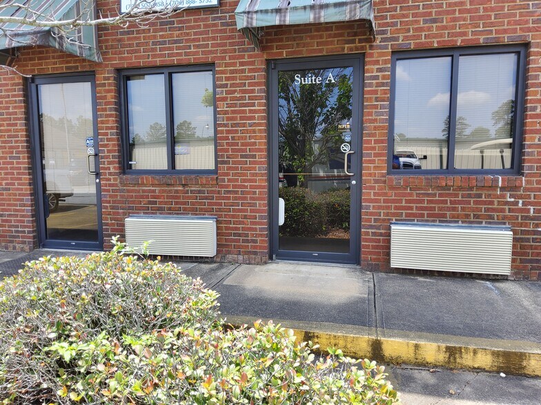 More Photos Of 3153 Williams Rd, Columbus Self Storage For Lease