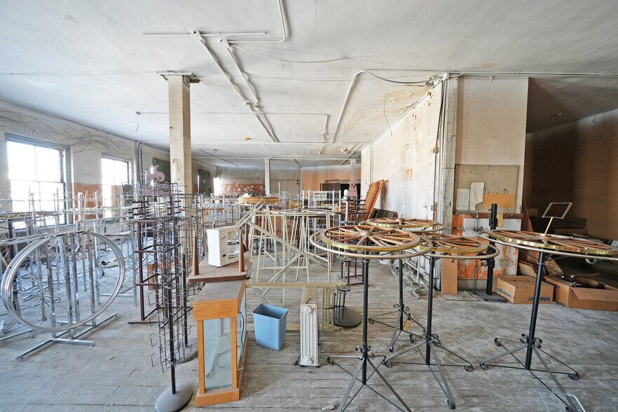 More Photos Of 24 S 1st St, Yakima Freestanding For Sale