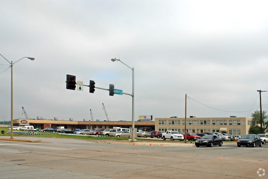 More Photos Of 3813-3817 N Santa Fe Ave, Oklahoma City Light Manufacturing For Lease