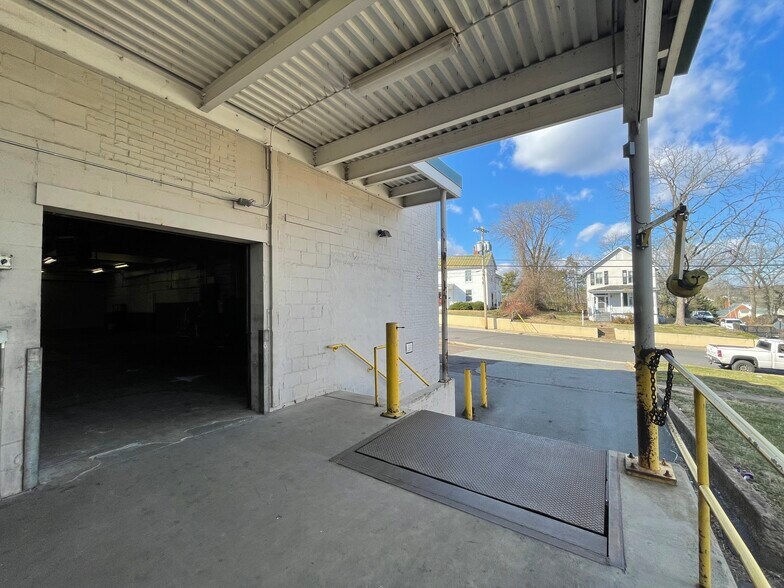 More Photos Of 122 W Spencer St, Culpeper Office For Lease