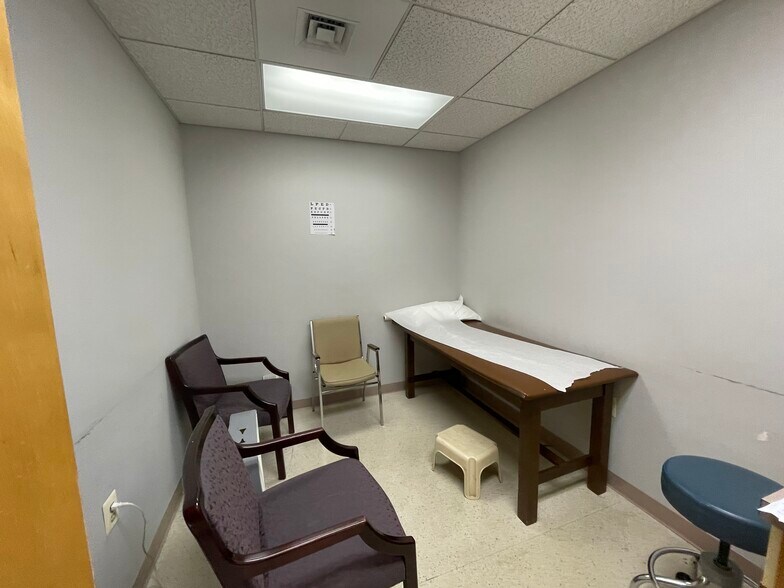 More Photos Of 11340 Pembrooke Sq, Waldorf Medical For Sale