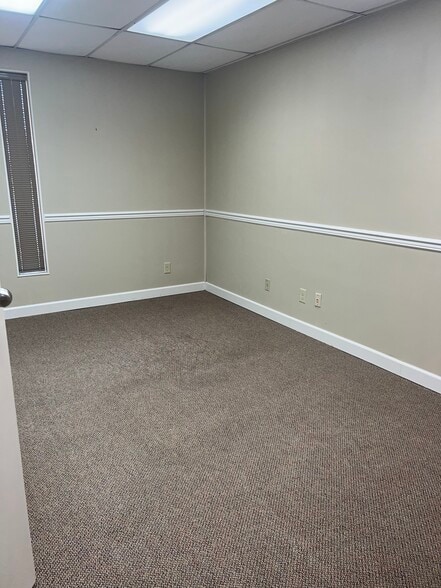 More Photos Of 201 Triana Blvd, Huntsville Warehouse For Lease