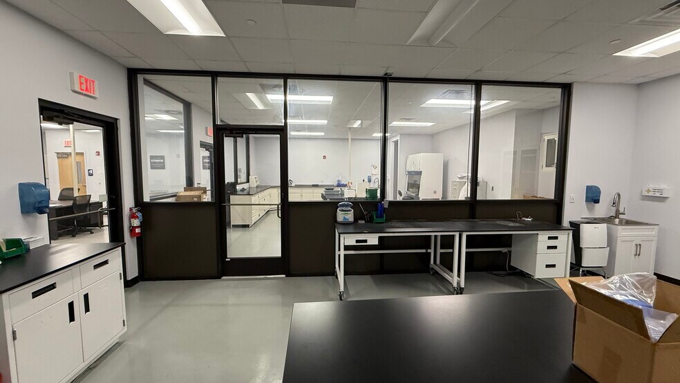 More Photos Of 2550 Brodhead Rd, Bethlehem Flex For Lease