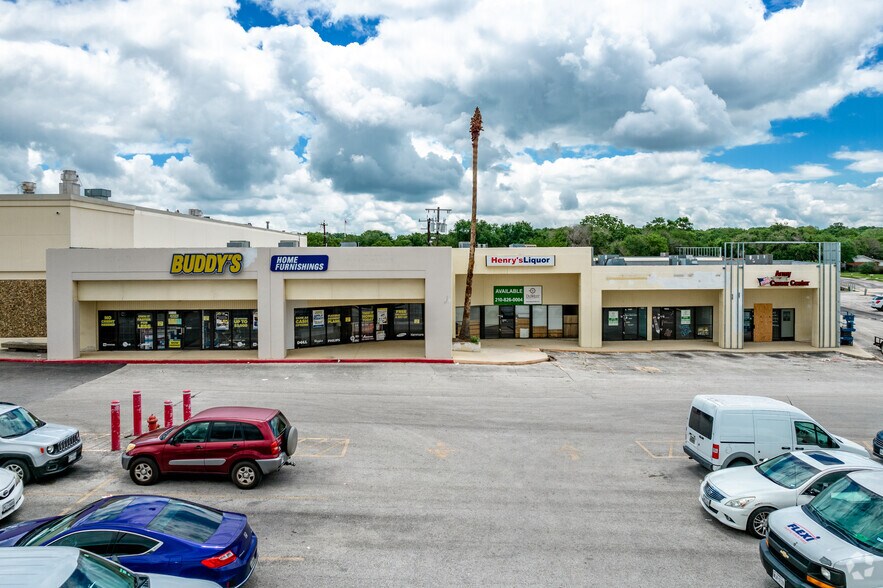 More Photos Of 12002-12016 Perrin Beitel Rd, San Antonio Freestanding For Lease