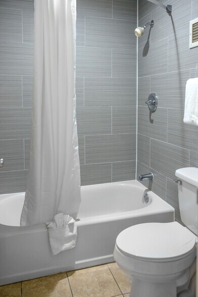 More Photos Of 820 Market St, Cheraw Hotel For Sale