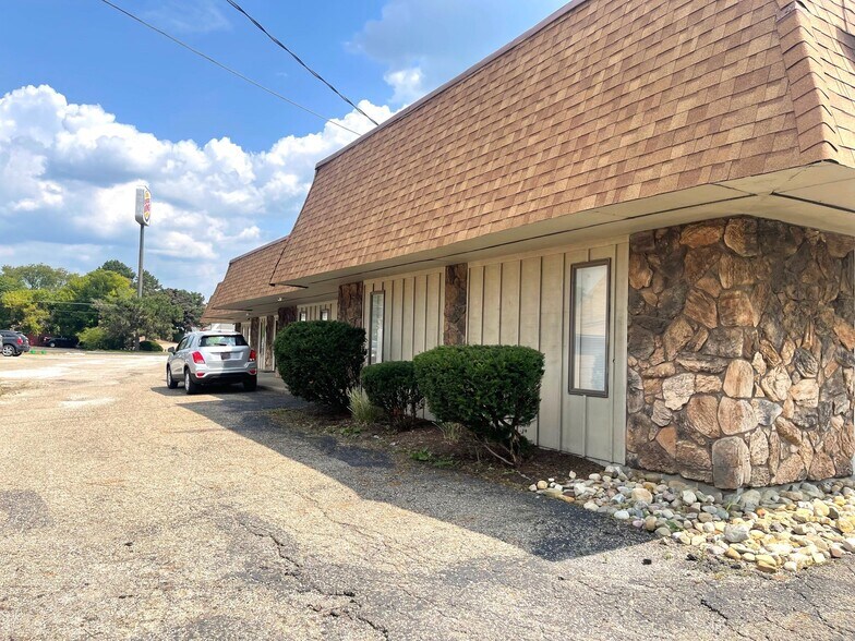 More Photos Of 6947 Promway Ave NW, North Canton Office For Lease