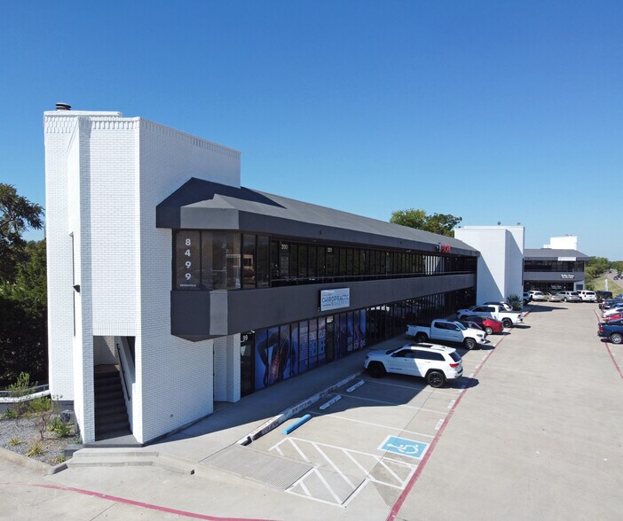 More Photos Of 8499 Greenville Ave, Dallas Storefront Retail Office For Lease