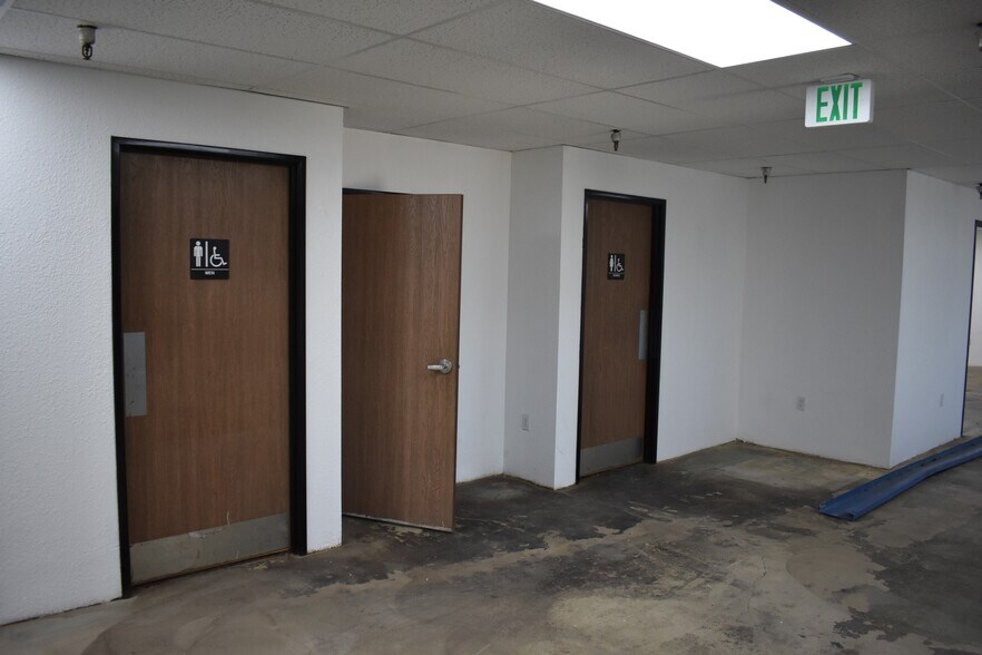 More Photos Of 12150 S Alameda St, Lynwood Office For Lease