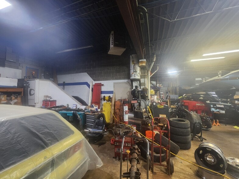 More Photos Of 1322 S 10th St, Milwaukee Freestanding For Sale