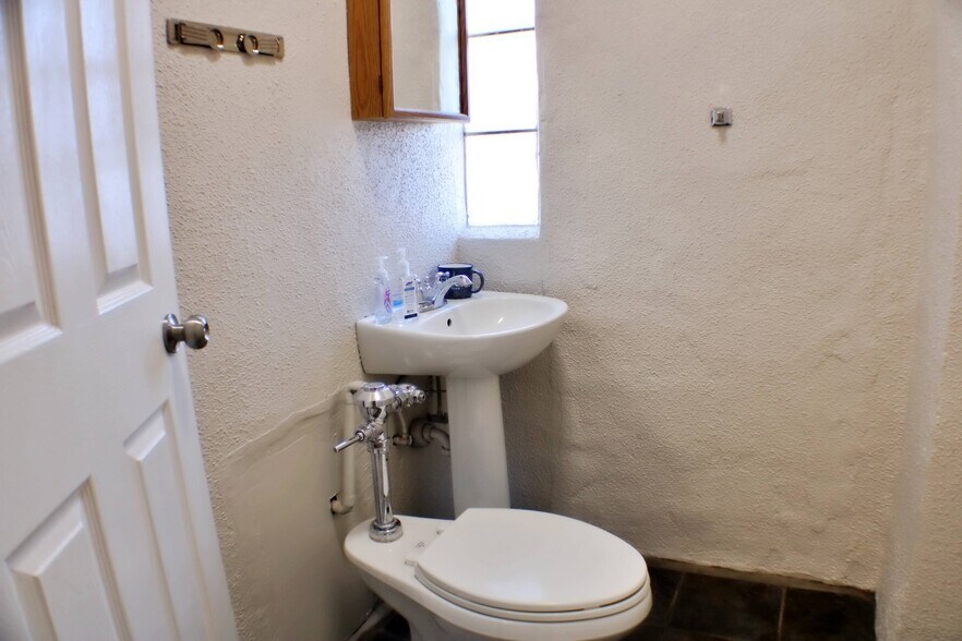 More Photos Of 1500 Wyoming Ave, El Paso Auto Repair For Lease