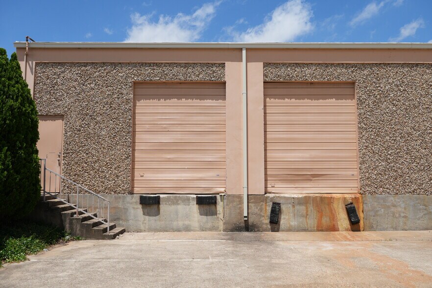 More Photos Of 501 Industrial Dr, Richardson Warehouse For Lease