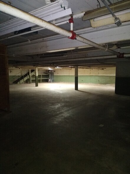 More Photos Of 501 E Naomi St, Randleman Distribution For Sale