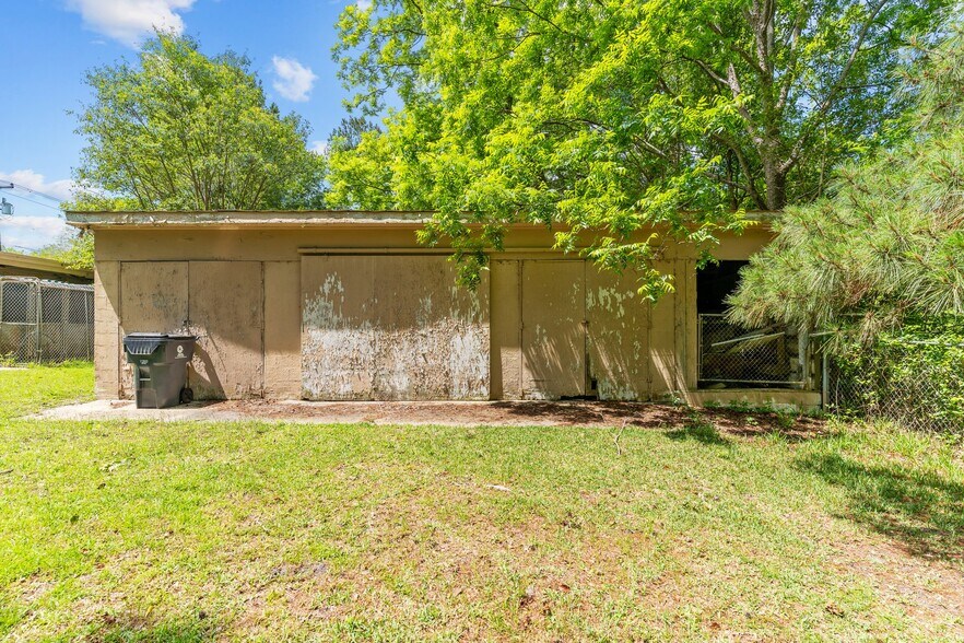 More Photos Of 3522 James B White Hwy, Whiteville Veterinarian Kennel For Sale