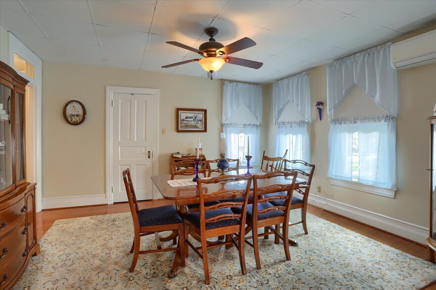 More Photos Of 3 S Market St, Shamokin Flex For Sale