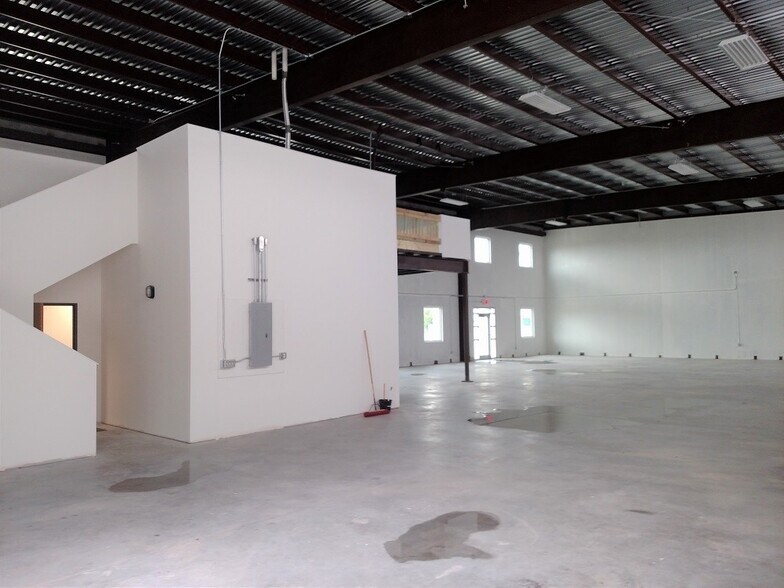 More Photos Of 850 Lawrence Rd, League City Unknown For Lease