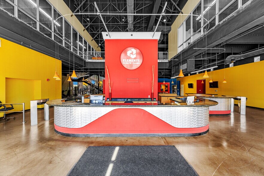 More Photos Of 1900 Del Paso Rd, Sacramento Health Club For Lease