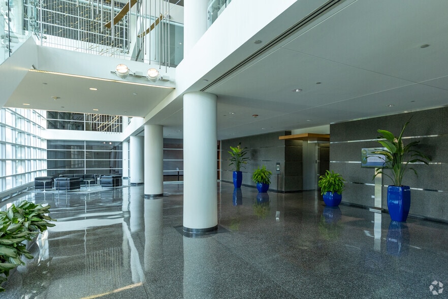 More Photos Of 1111 W 22nd St, Oak Brook Office For Lease