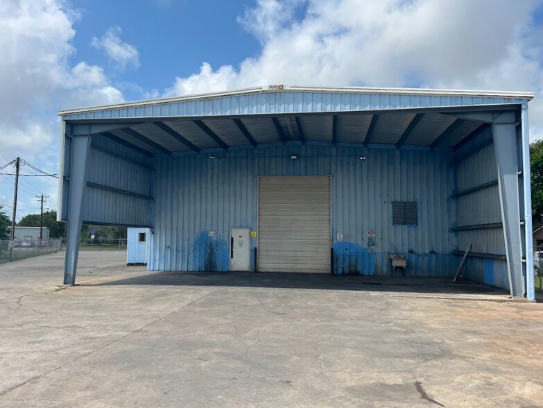 More Photos Of 2530 5th St, Ingleside Warehouse For Sale