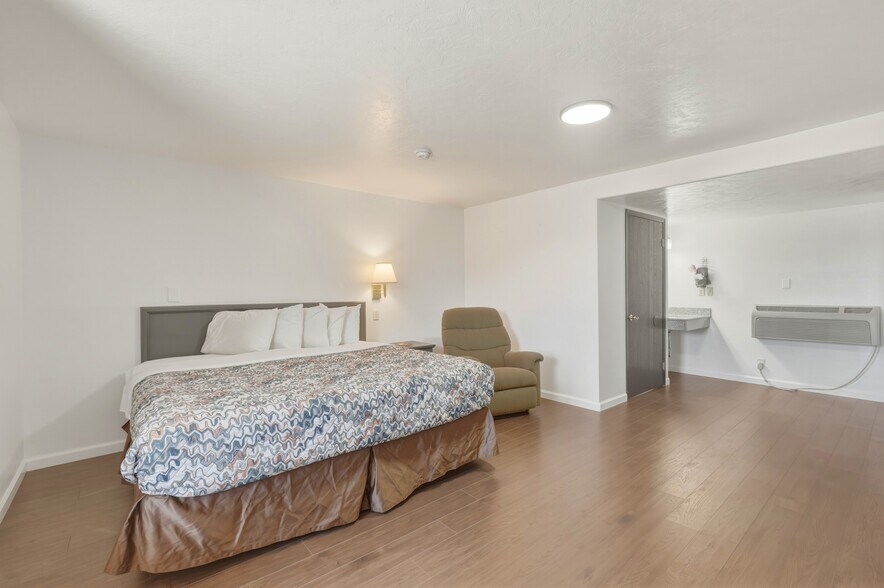More Photos Of 311 E Main St, Vernal Hotel For Sale