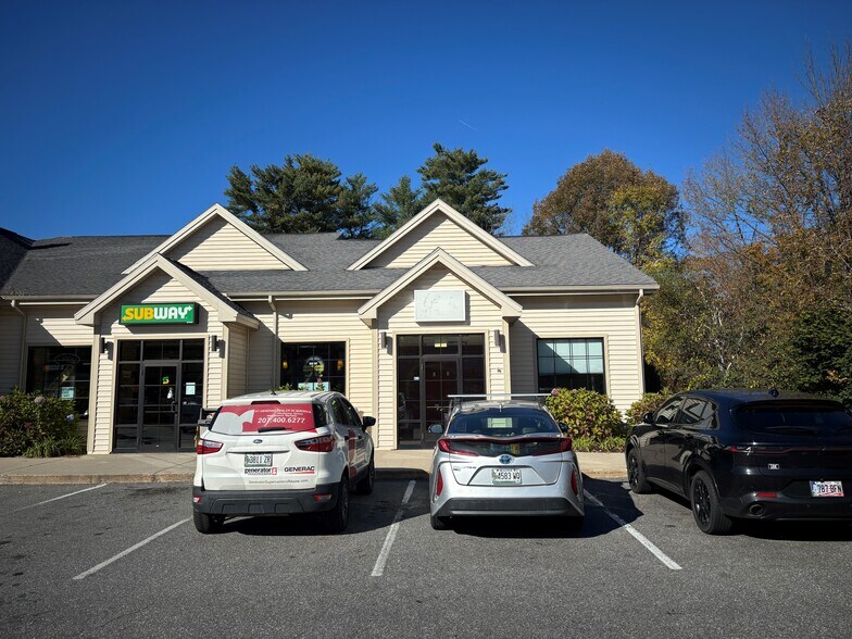 More Photos Of 104 Pleasant St, Brunswick Restaurant For Lease