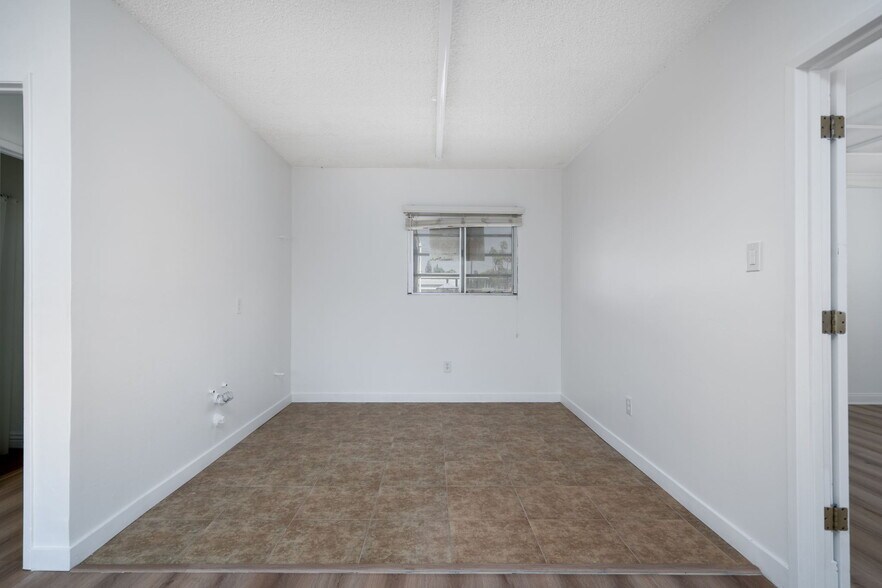 More Photos Of 320 Kentucky St, Bakersfield Manufacturing For Sale