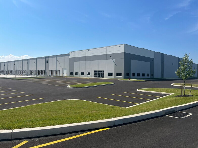 Primary Photo Of 900 Rosedale Ave, Middletown Distribution For Lease