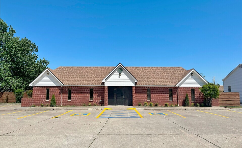 Primary Photo Of 2820-2828 Linda Ln, Oklahoma City Medical For Sale
