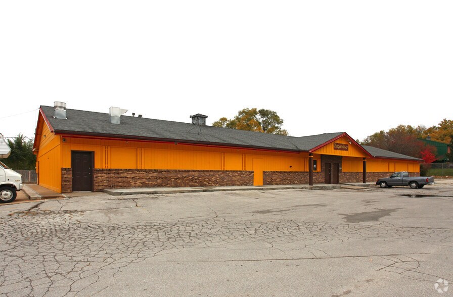 Primary Photo Of 4500 NW 6th Dr, Des Moines Bar For Sale