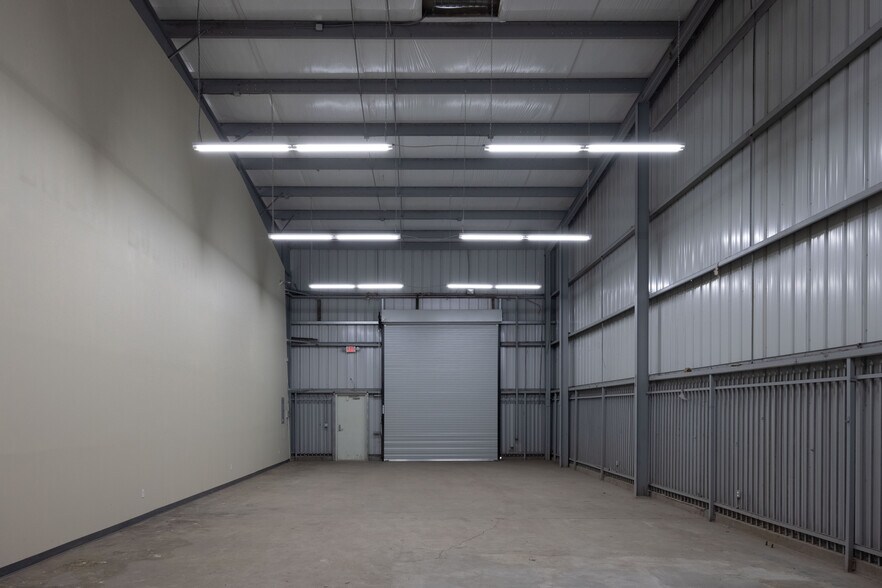 More Photos Of 326-330 W 58th St, Los Angeles Warehouse For Sale