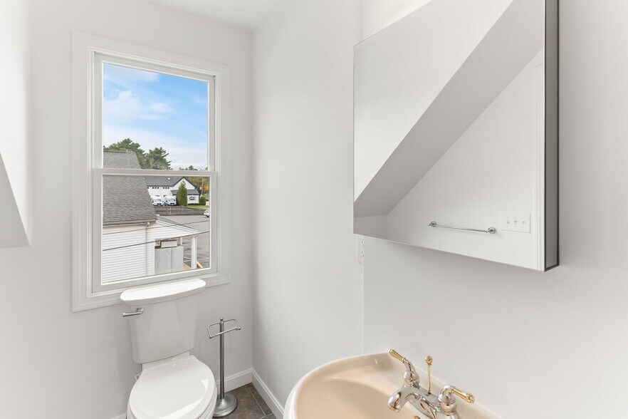 More Photos Of 280 Washington St, North Easton Flex For Sale