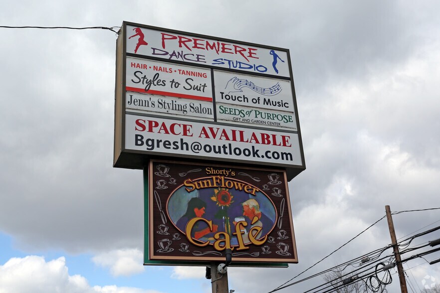 More Photos Of 1494 N Charlotte St, Pottstown General Retail For Lease