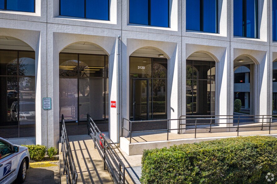 More Photos Of 3120 Southwest Fwy, Houston Office For Lease