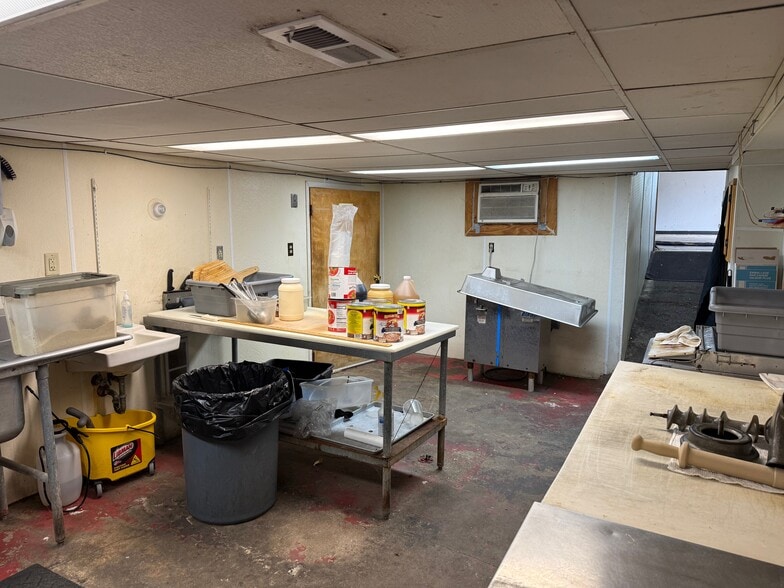 More Photos Of 209 17th St SW, Massillon General Retail For Sale