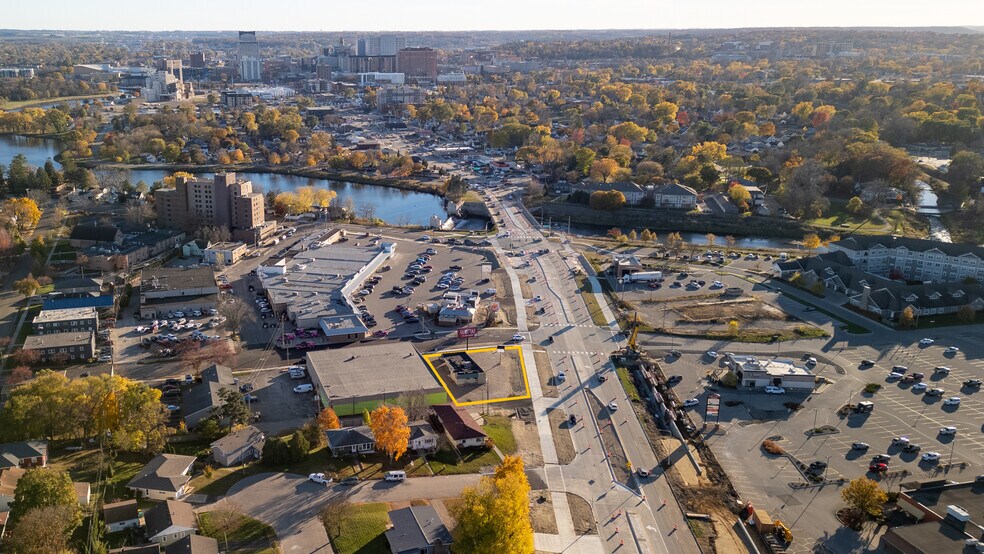 More Photos Of 1600 N Broadway, Rochester Freestanding For Lease