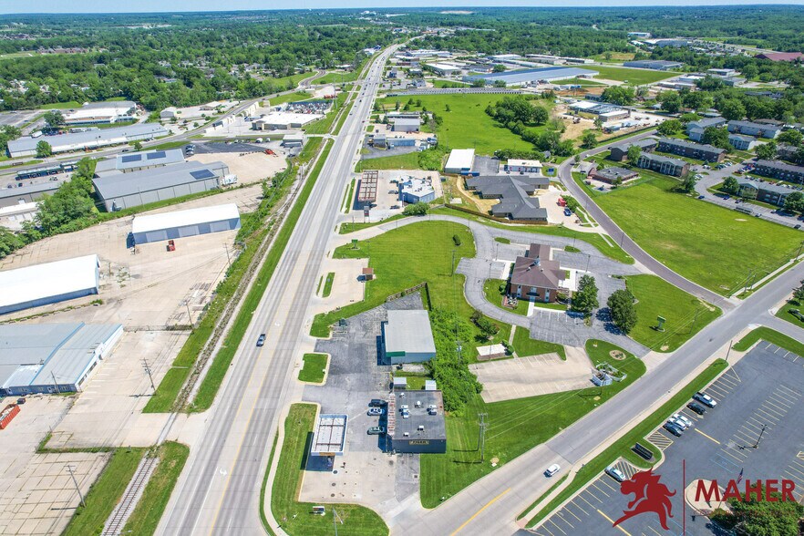 More Photos Of 2108 Paris Rd, Columbia General Retail For Lease