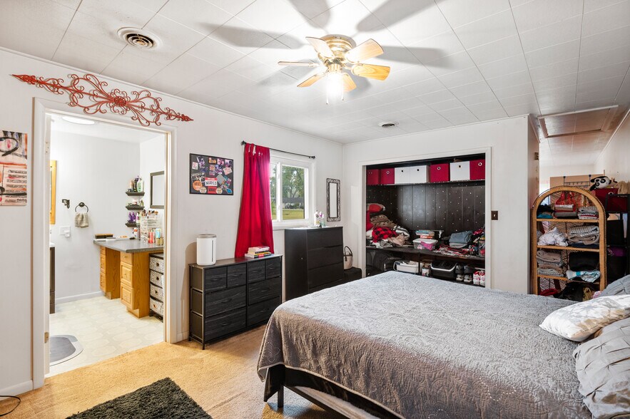 More Photos Of 17001 IN-3, Eaton Bar For Sale