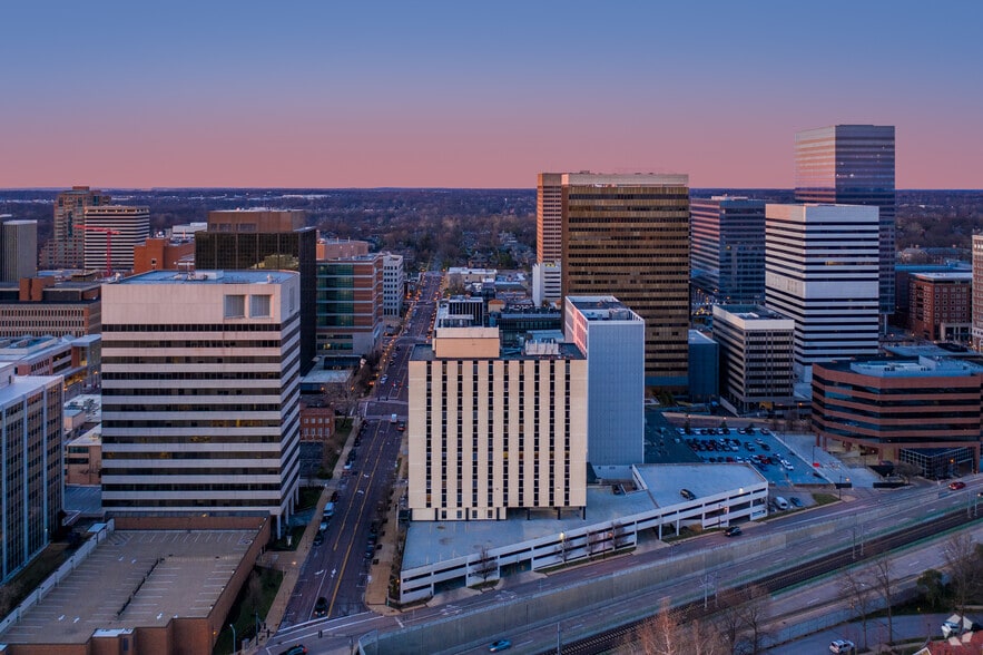 More Photos Of 230 S Bemiston Ave, Clayton Office For Lease