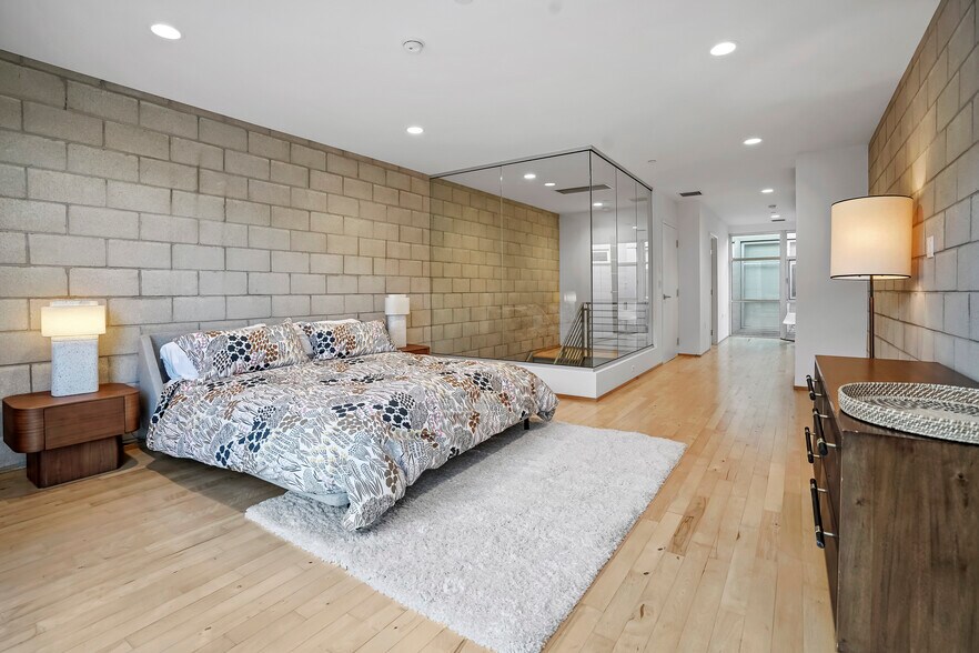 More Photos Of 3450 Cahuenga Blvd W, Los Angeles Office Residential For Lease