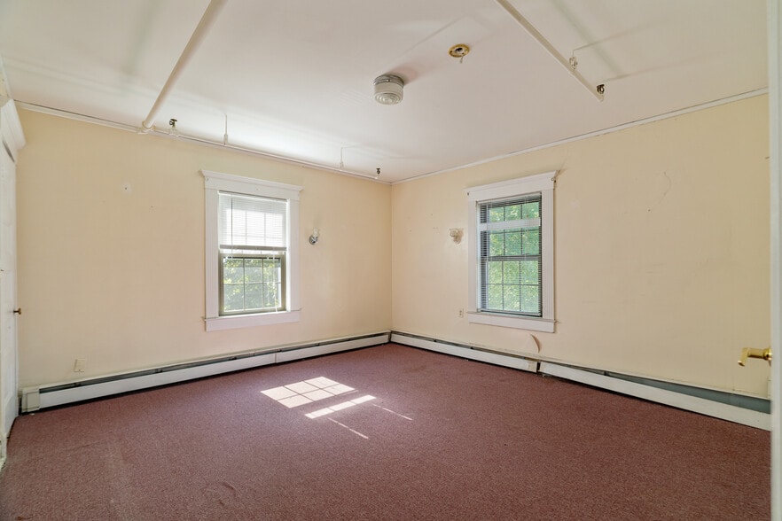 More Photos Of 17 Monmouth St, Somerville Apartments For Sale