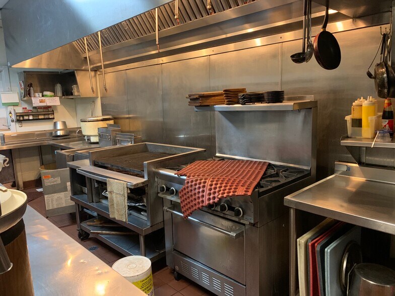 More Photos Of 296 Hegenberger Rd, Oakland Restaurant For Sale