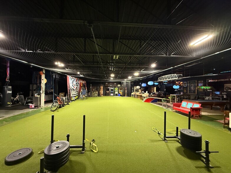 More Photos Of 3029 3rd Ave S, Birmingham Showroom For Lease