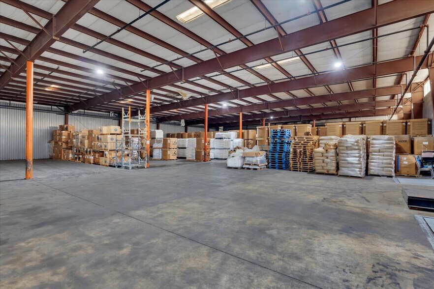 More Photos Of 15 E Elm St, Broadalbin Warehouse For Lease
