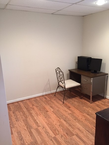 More Photos Of 6116 Rolling Rd, Springfield Medical For Sale