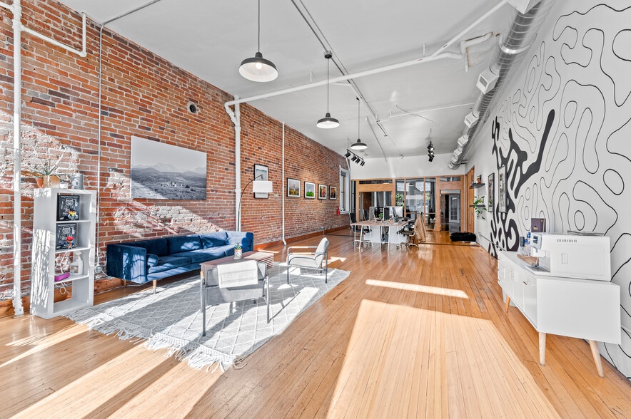 More Photos Of 2031-2033 Curtis St, Denver Apartments For Lease