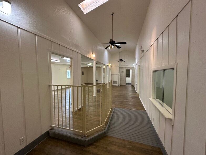 More Photos Of 6628 Crestway Dr, San Antonio Flex For Sale