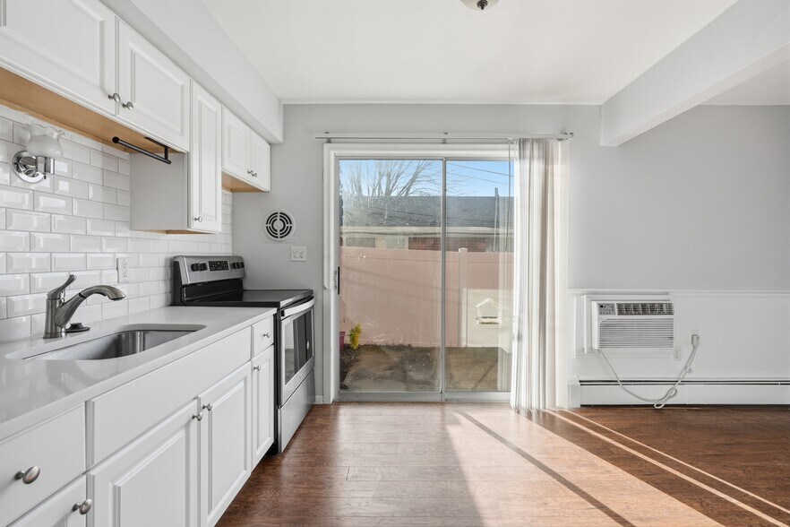 More Photos Of 3915 Devon Rd, Royal Oak Apartments For Sale