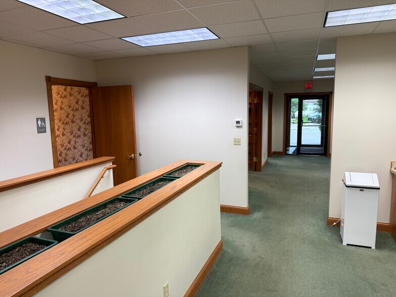 More Photos Of 126 S Knowles Ave, New Richmond Office For Lease
