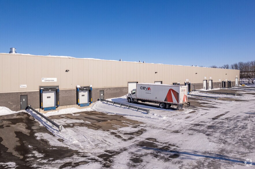 More Photos Of 980 Rue Valois, Vaudreuil-dorion Manufacturing For Lease