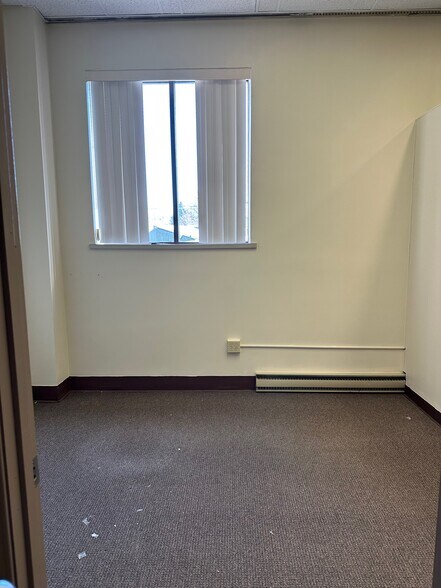 More Photos Of 983 Wyoming Ave, Kingston Freestanding For Lease